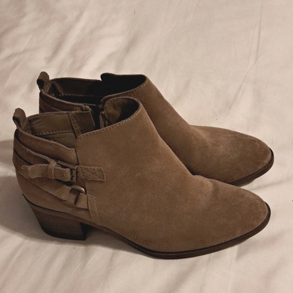Women's low ankle boots size 7.5